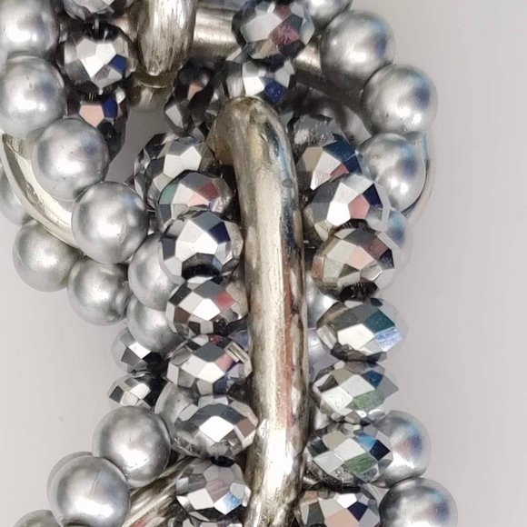 Dramatic silver link and beaded necklace - Picture 11 of 11